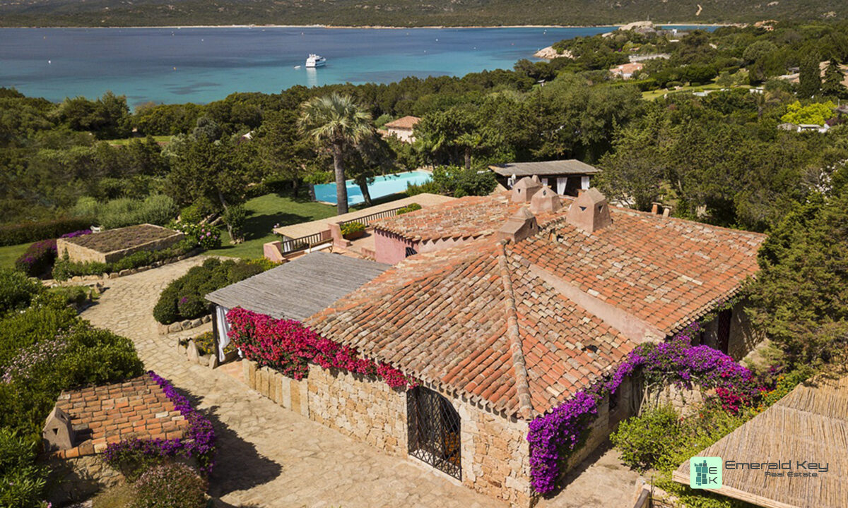 VILLA CORBEZZOLI - Gallery Image (1)